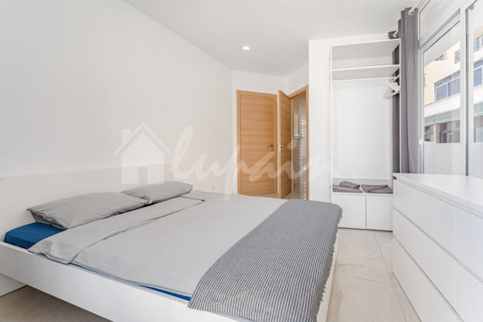 Image No.22-5 Bed Commercial for sale