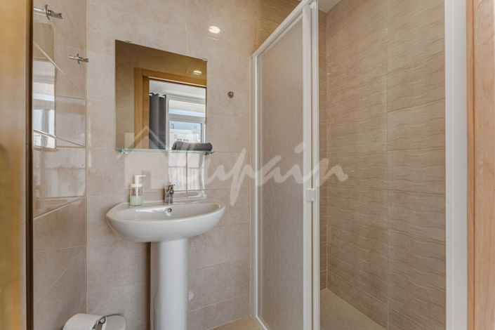 Image No.27-5 Bed Commercial for sale