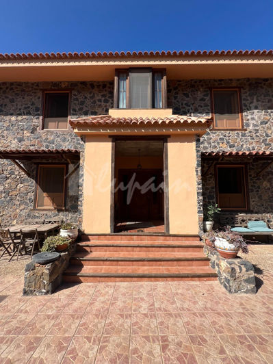 Image No.6-4 Bed Country House for sale