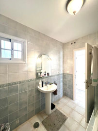 originalb1cc8eea-c50c-400f-8e86-b336c95df8186