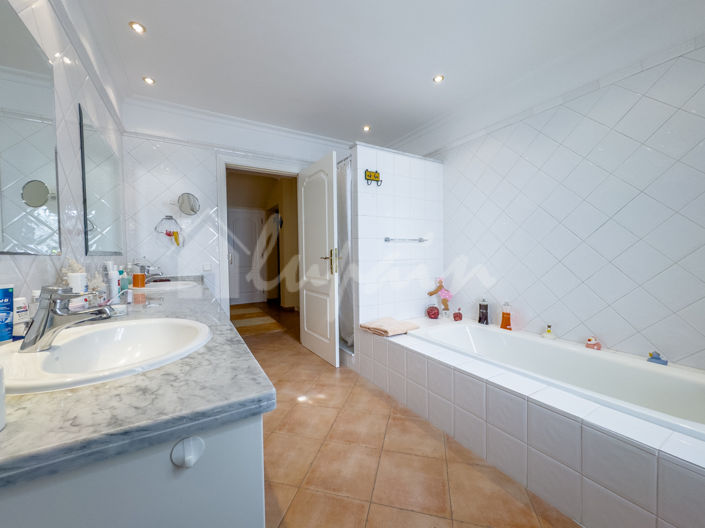 Image No.42-3 Bed Villa for sale