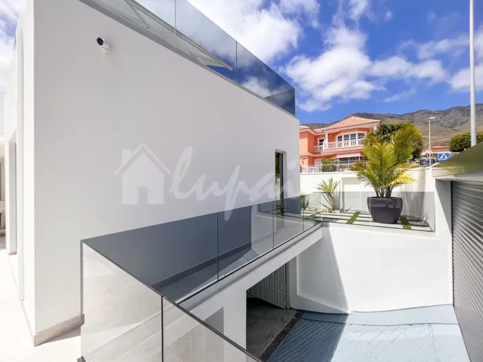 Image No.1-Villa de 4 chambres à vendre à Adeje