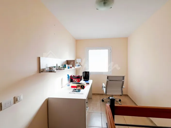 Image No.30-3 Bed Townhouse for sale