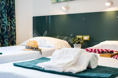 original1169417794e24a0