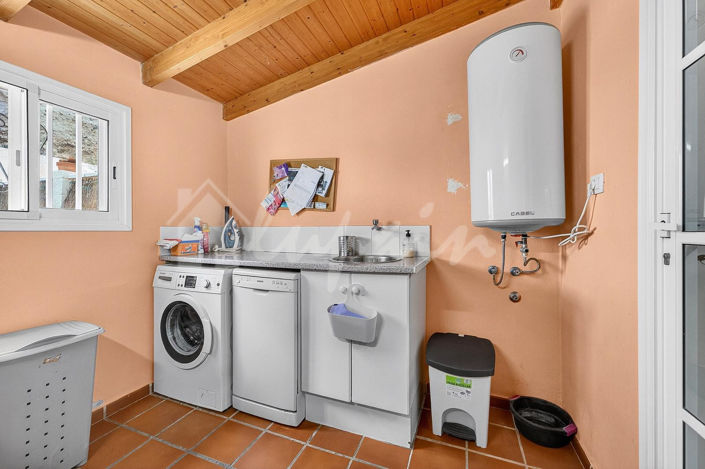 Image No.17-3 Bed Townhouse for sale