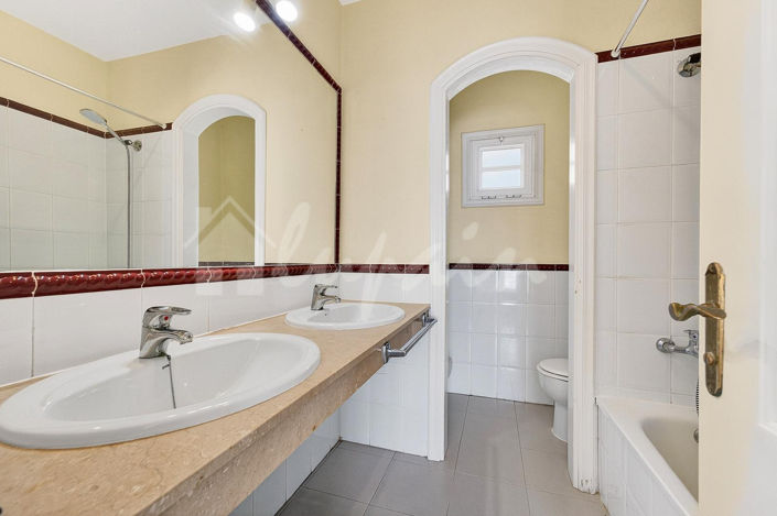 Image No.18-3 Bed Townhouse for sale