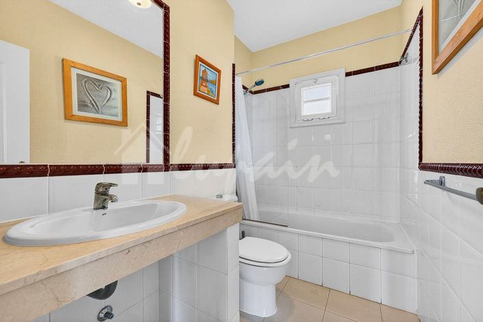 Image No.20-3 Bed Townhouse for sale