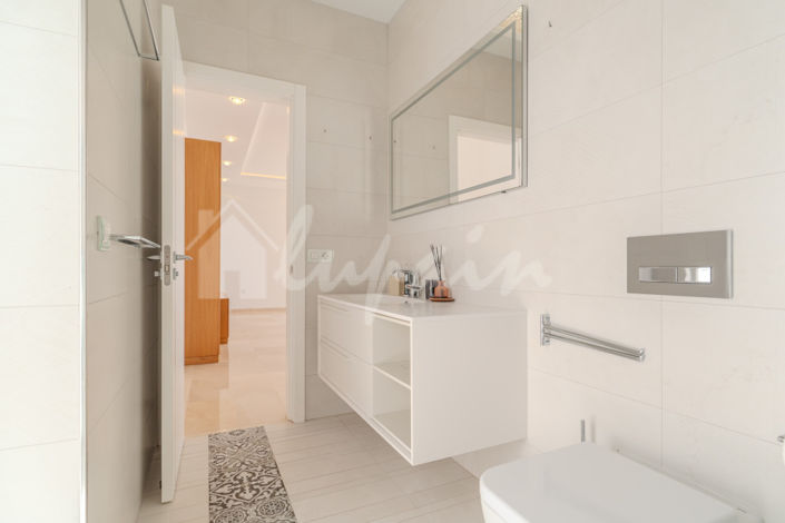 Image No.36-5 Bed Villa for sale