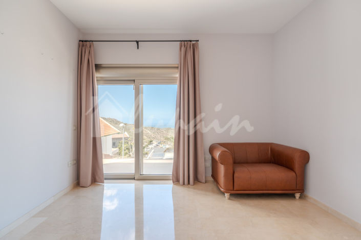 Image No.48-5 Bed Villa for sale