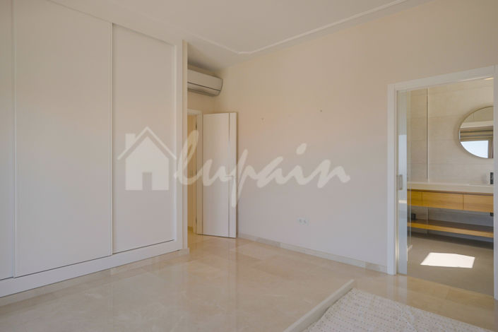 Image No.52-5 Bed Villa for sale