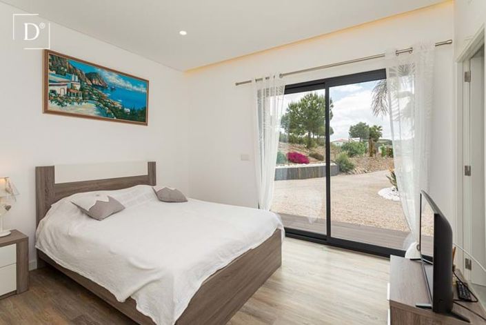 Image No.19-6 Bed Villa for sale