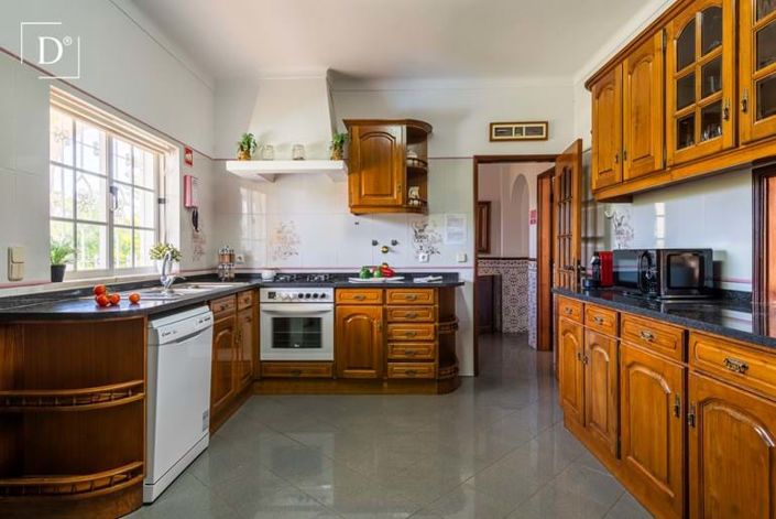 Image No.10-8 Bed Villa for sale