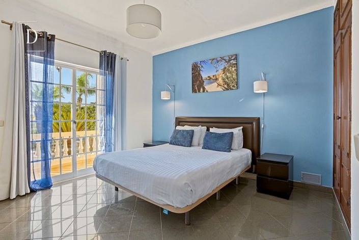 Image No.10-9 Bed Villa for sale