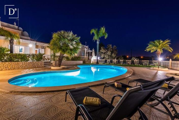 Image No.11-8 Bed Villa for sale