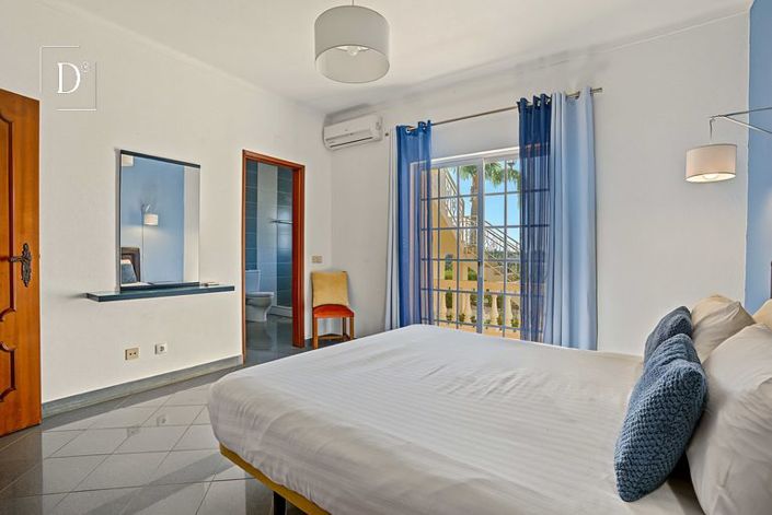 Image No.11-9 Bed Villa for sale
