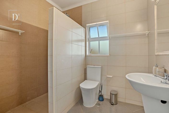 Image No.17-9 Bed Villa for sale
