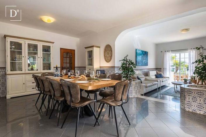 Image No.2-8 Bed Villa for sale