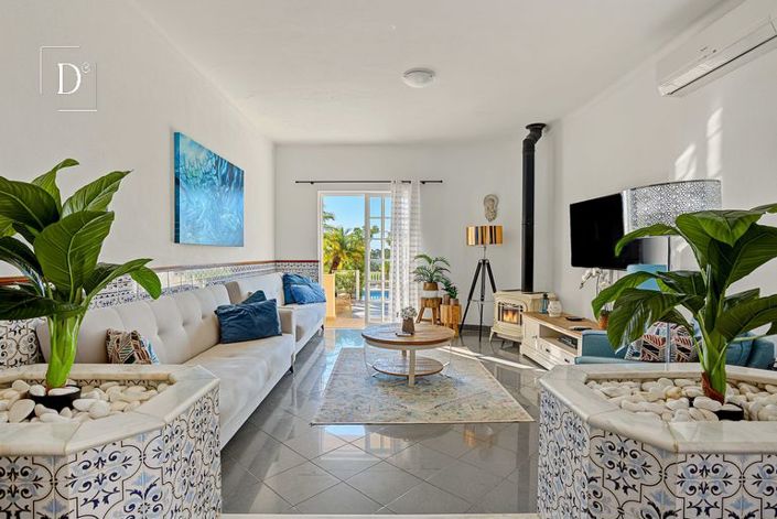Image No.2-9 Bed Villa for sale