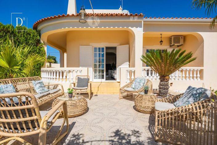 Image No.8-9 Bed Villa for sale