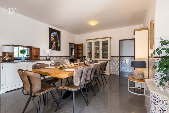 Image No.9-8 Bed Villa for sale