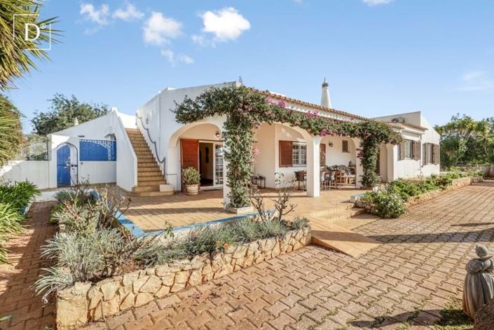 Image No.1-4 Bed Villa for sale