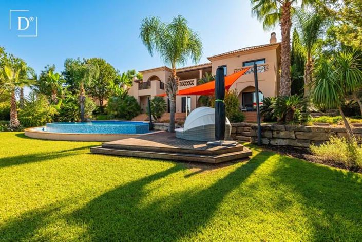 Image No.1-4 Bed Villa for sale