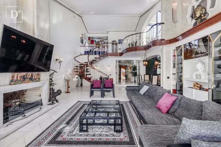 Image No.3-8 Bed Villa for sale