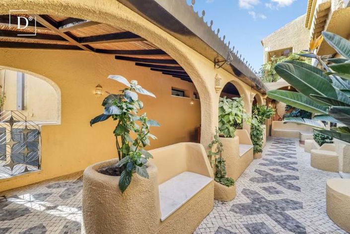 Image No.43-8 Bed Villa for sale