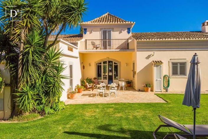 Image No.1-9 Bed Villa for sale