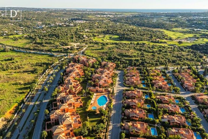 Image No.24-3 Bed Apartment for sale