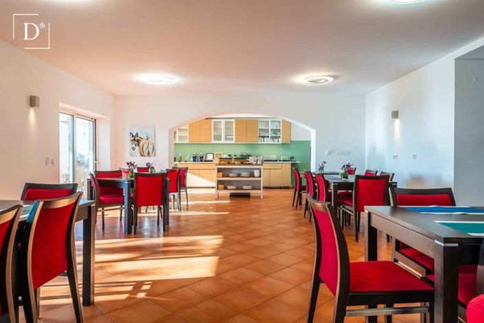 Image No.12-12 Bed Property for sale