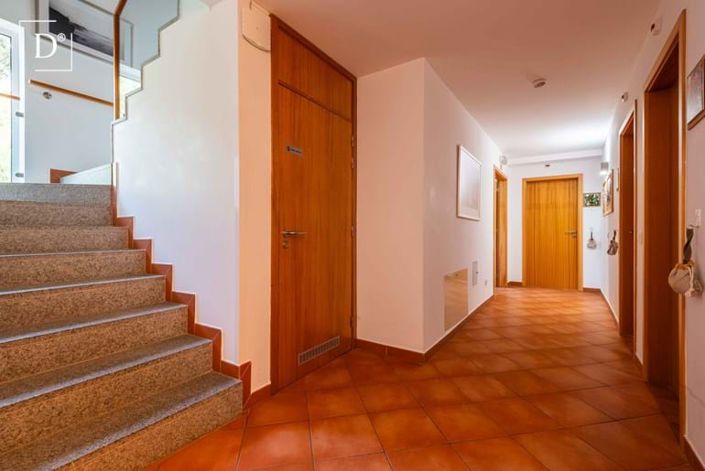 Image No.24-12 Bed Property for sale