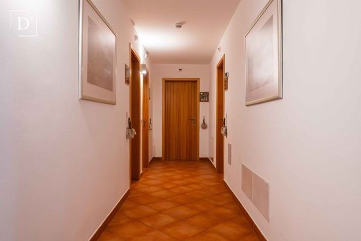 Image No.25-12 Bed Property for sale