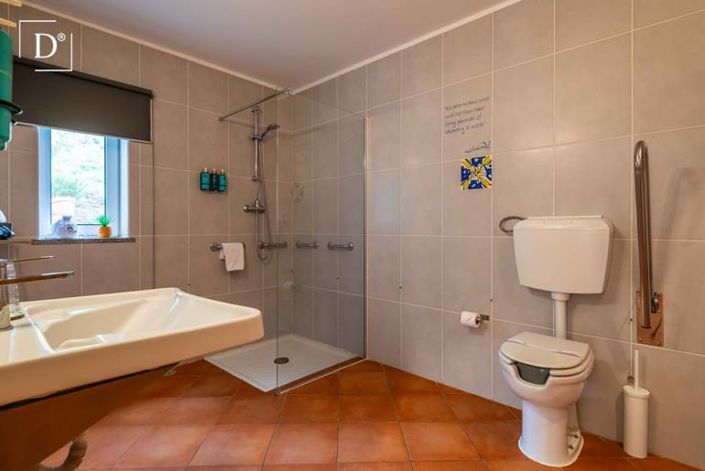 Image No.29-12 Bed Property for sale