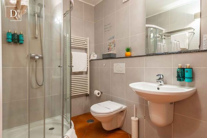 Image No.32-12 Bed Property for sale