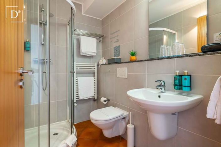 Image No.35-12 Bed Property for sale