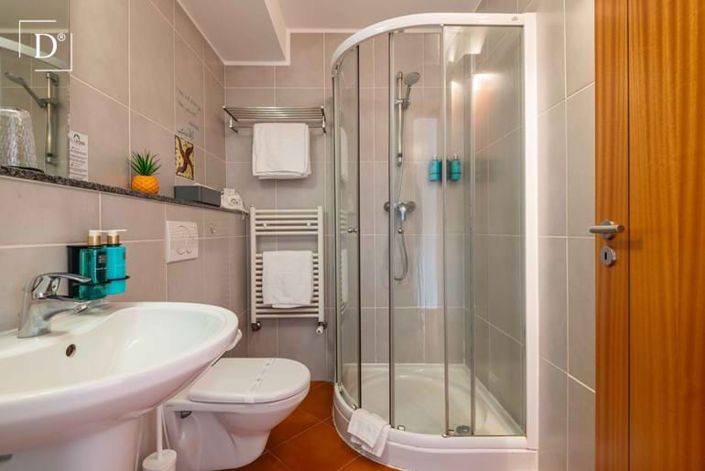 Image No.38-12 Bed Property for sale