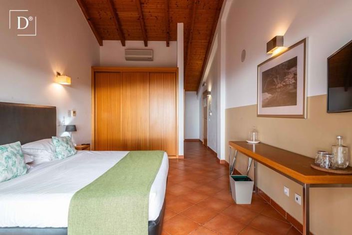 Image No.44-12 Bed Property for sale