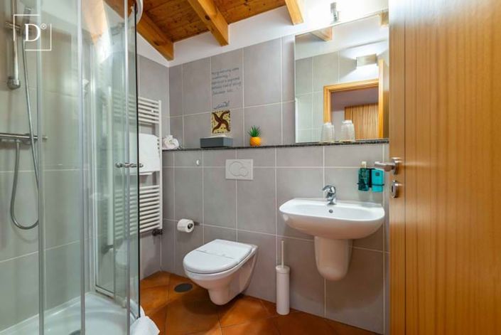 Image No.46-12 Bed Property for sale