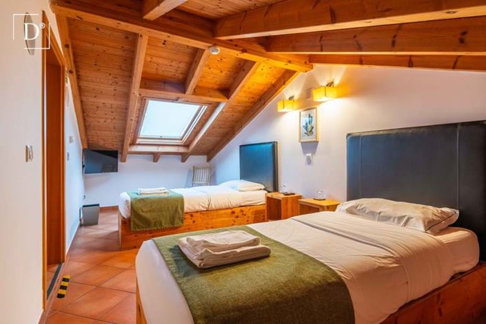 Image No.48-12 Bed Property for sale