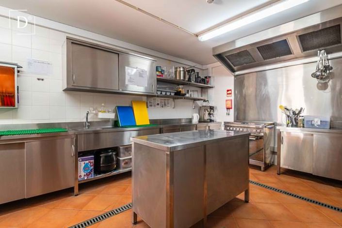 Image No.6-12 Bed Property for sale