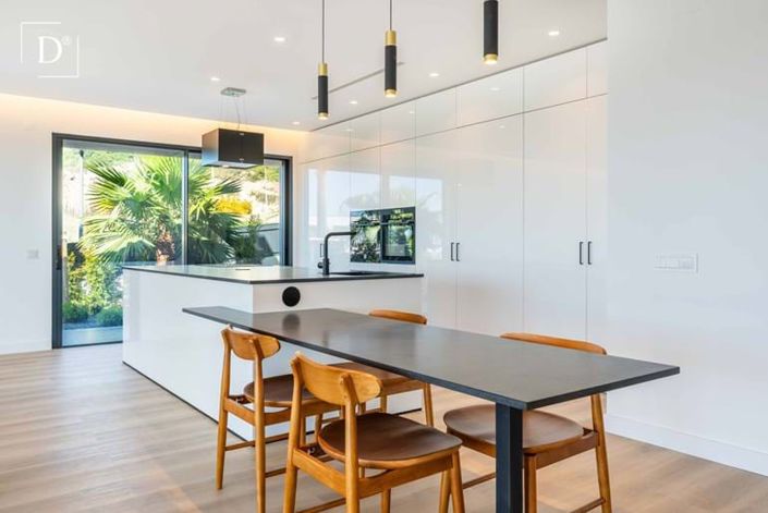 Image No.10-5 Bed Villa for sale