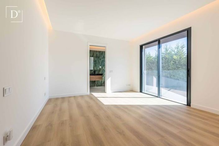 Image No.15-5 Bed Villa for sale