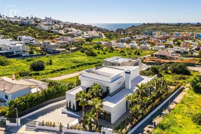 Image No.2-5 Bed Villa for sale