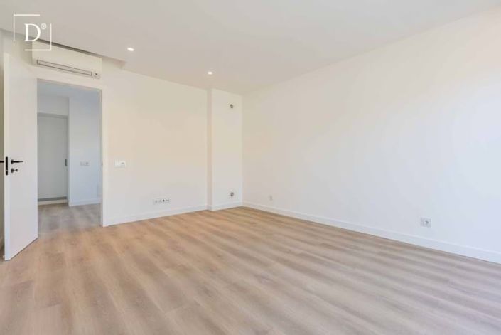 Image No.20-5 Bed Villa for sale