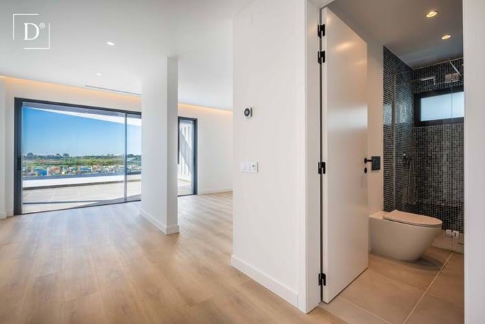 Image No.26-5 Bed Villa for sale