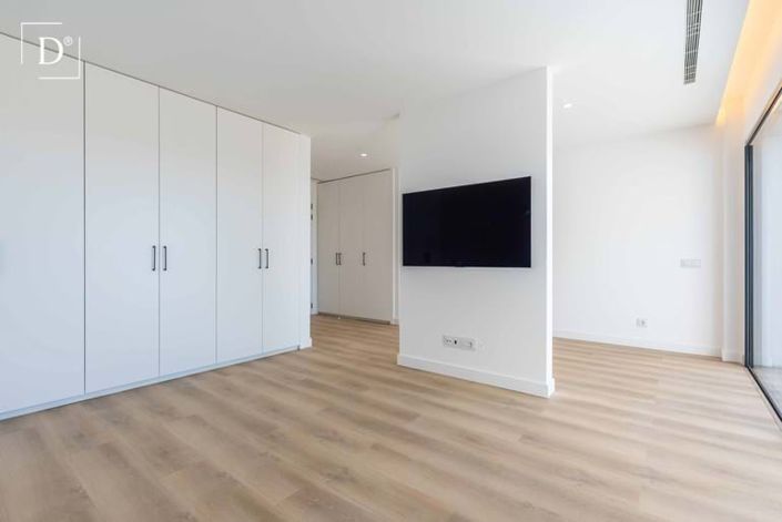 Image No.30-5 Bed Villa for sale