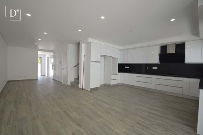 Image No.2-3 Bed Villa for sale