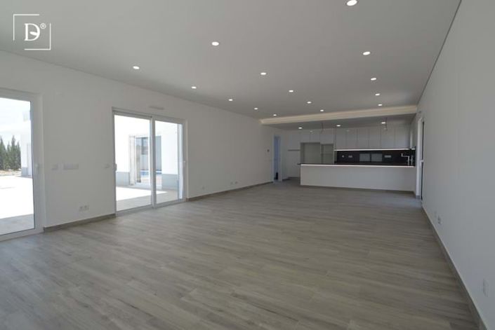 Image No.3-4 Bed Villa for sale