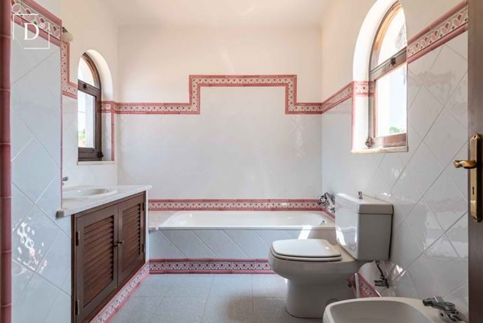 Image No.12-3 Bed Villa for sale